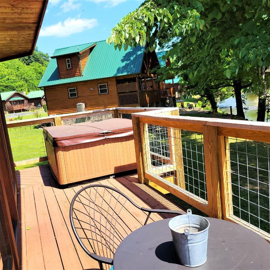 פיג'ן פורג' Skinny Dippin'-River Front- Free Tickets-Dog Friendly-Sleeps 6 מראה חיצוני תמונה
